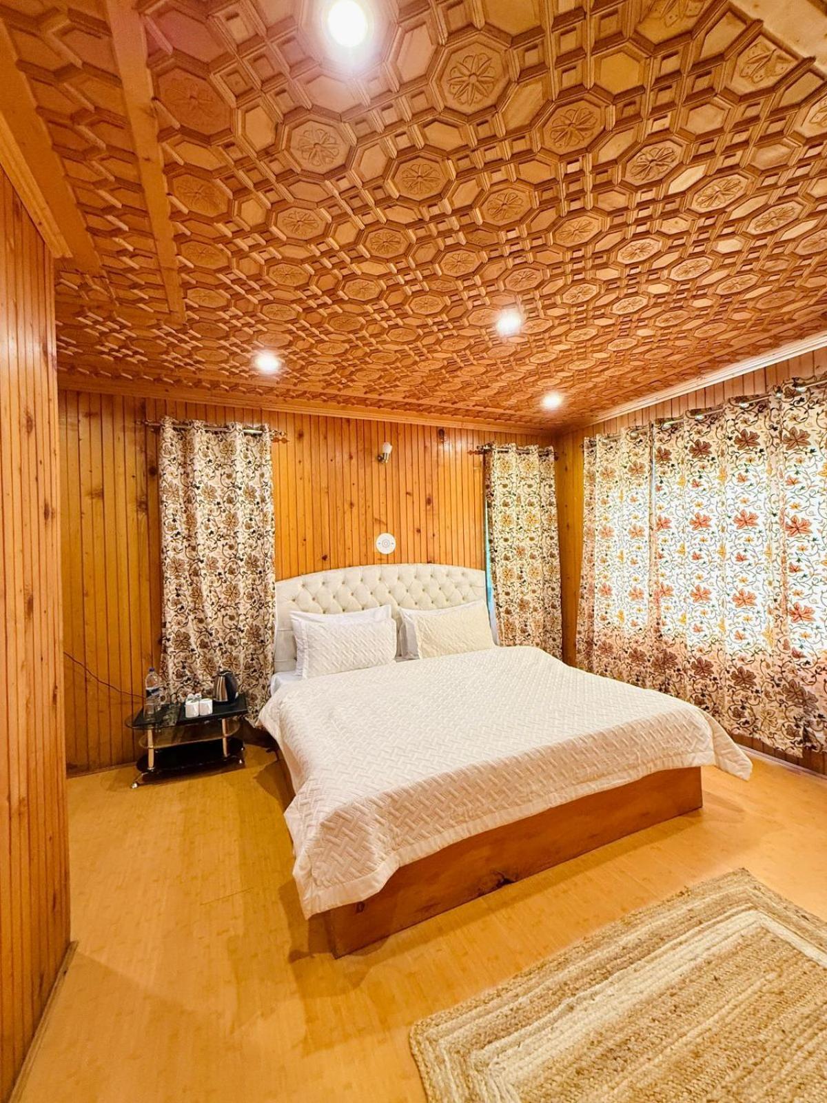 The Pinus Resort Pahalgām Exterior photo