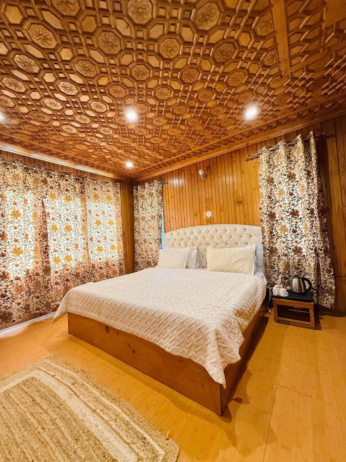 The Pinus Resort Pahalgām Exterior photo